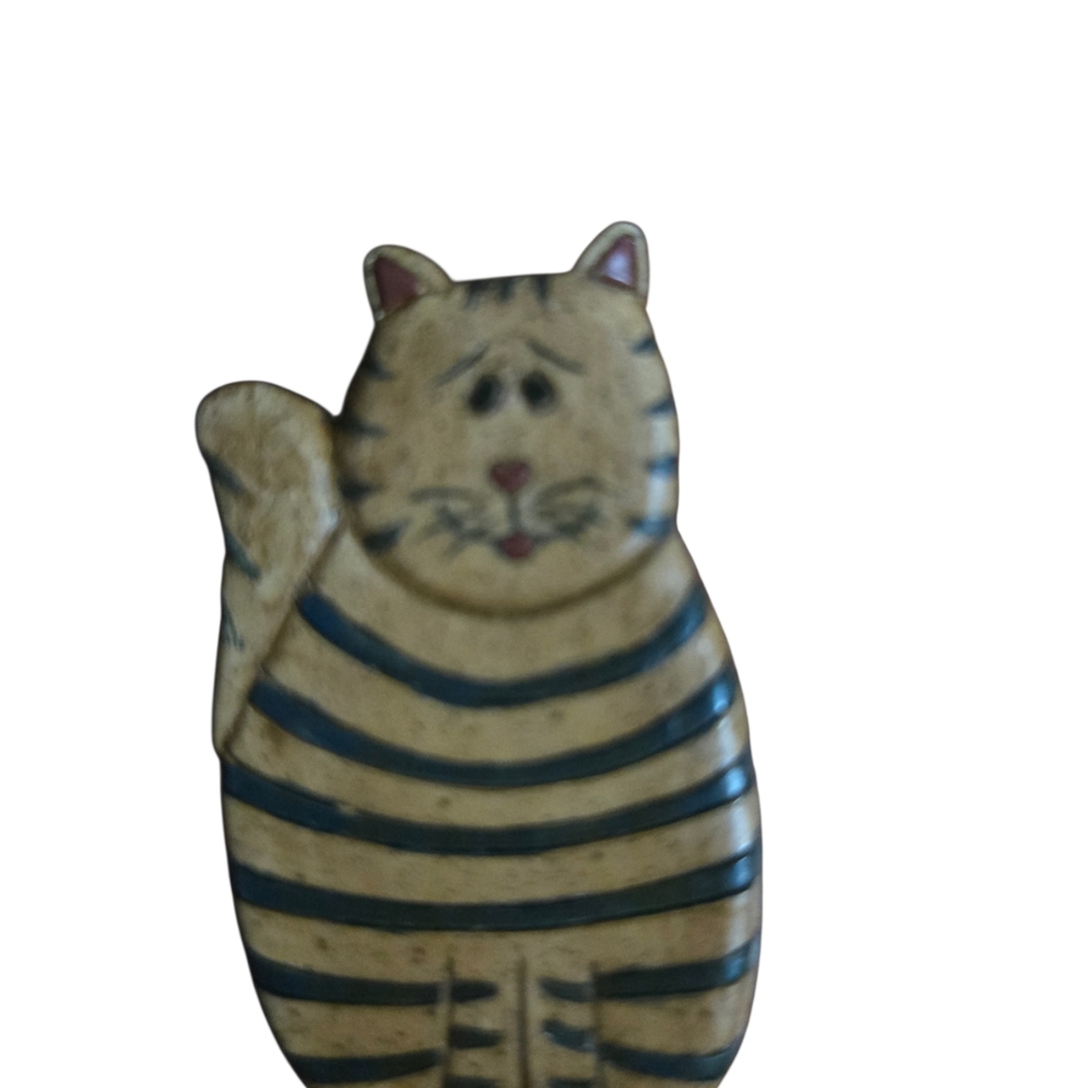 Vintage 1980's wooden striped brown tabby cat brooch pin